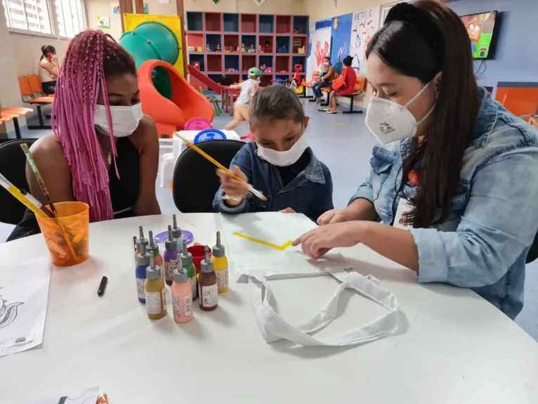 Reciclagem garante produção de sacolas sustentáveis no Hospital Oncológico Infantil em Belém