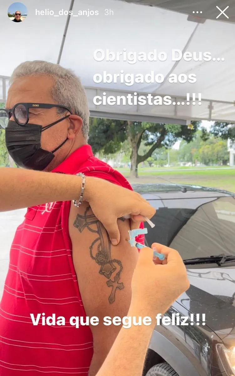 Técnico Hélio dos Anjos recebe vacina contra covid-19