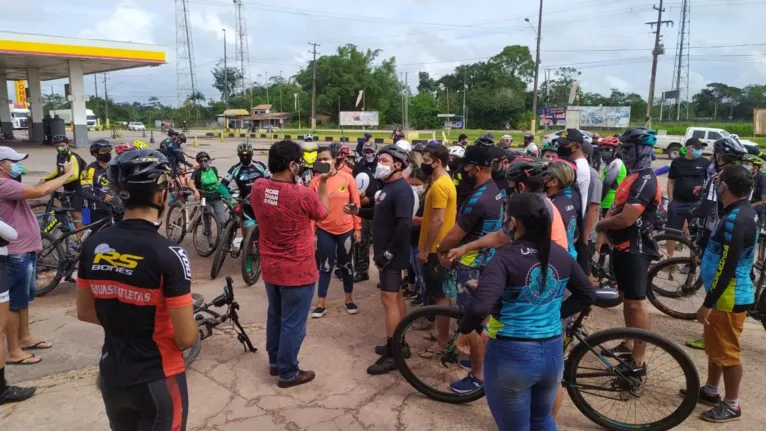 Grupo faz protesto após morte de ciclista em Castanhal