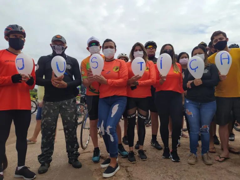 Grupo faz protesto após morte de ciclista em Castanhal