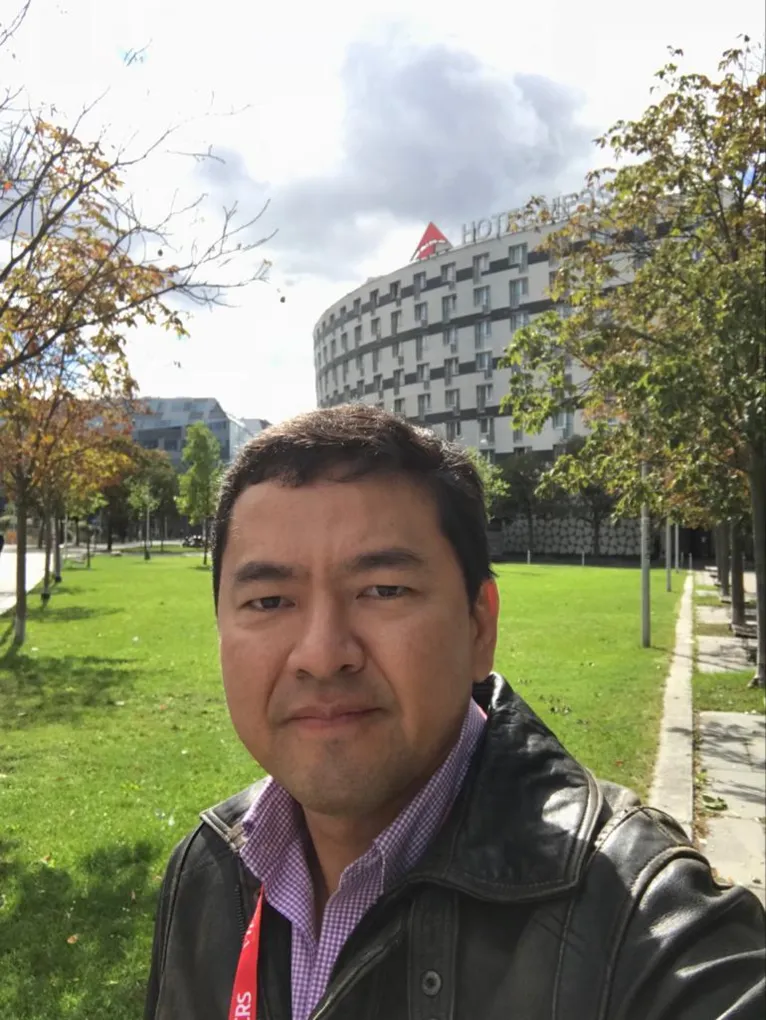 Dr. Robson Koyama - médico oftalmologista, especialista em cirurgia de catarata e diretor técnico do hospital HNOlhos.