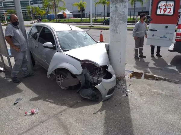 Cerca de 700 postes foram atingidos por carros no Pará