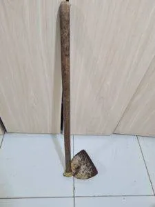 Enxada utilizada no crime 