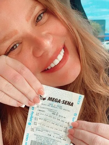Ex-BBB Paulinha Leite conta que ganhou na loteria pela 47ª vez