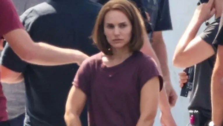 Natalie Portman surge musculosa em gravações de "Thor: Amor e Trovão"