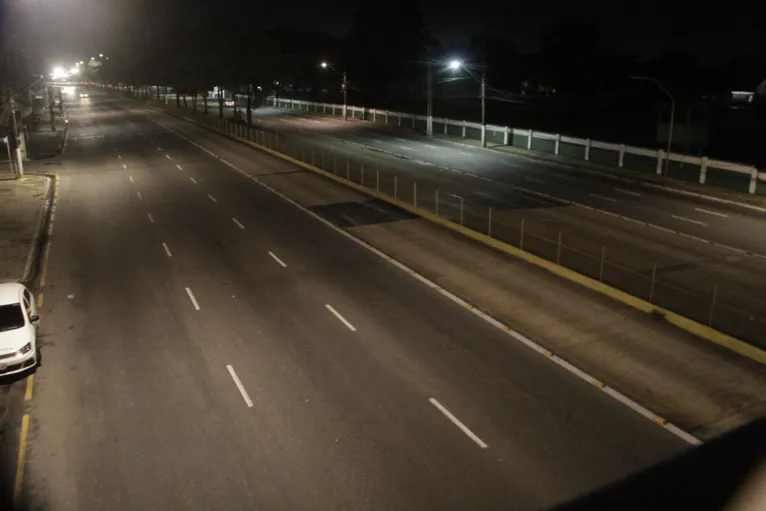 A partir das 21h, equipe do DIÁRIO registrou rua da capital deserta