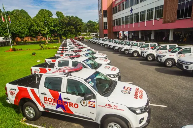 Helder anuncia concurso com 405 vagas e entrega viaturas para o Corpo de Bombeiros e Defesa Civil do Pará