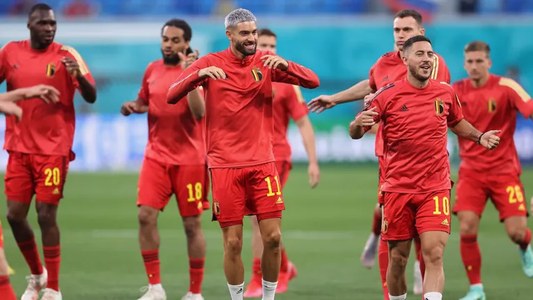 Belgas estreiam na Euro mesmo com um susto envolvendo um de seus adversários