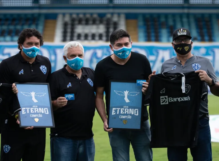 Ronaldo, Robson (Robgol), Maurício Ettinger e Marcelo Marciel no etádio da Cururzu pouco antes do jogo contra a Tuna Luso.