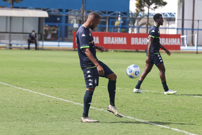 Volante foi elogiado na sua estreia pelo técnico Paulo Bonamigo.