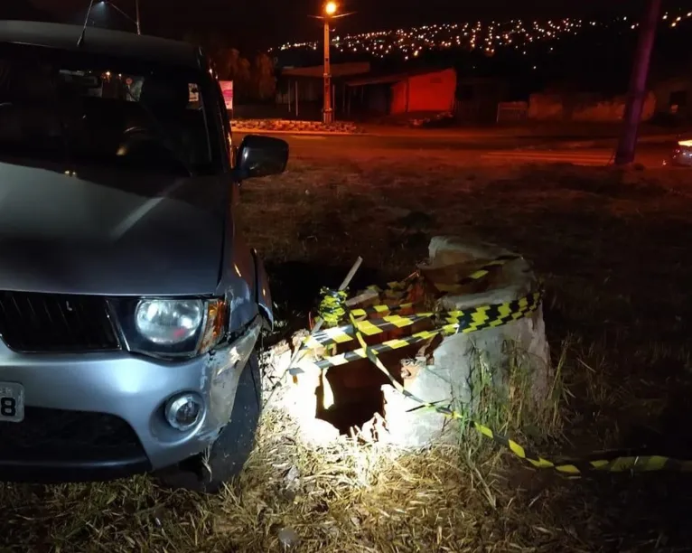 O poço onde o motorista caiu