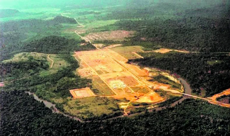 Em 1984, a localidade era apenas uma vila, com poucas casas e estrada de terra

