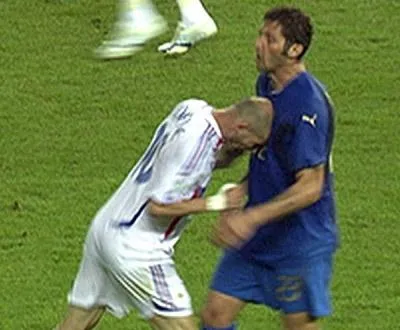 Zidane dando a famosa cabeçada em materazzi.