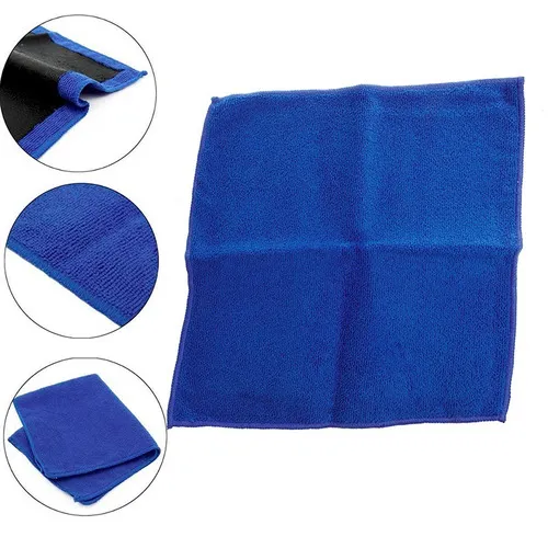 A toalha é confeccionada em microfibra e um dos lados possui uma camada de borracha