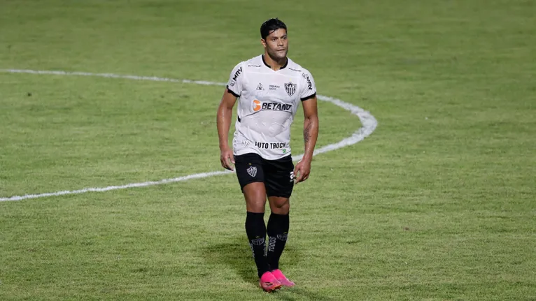 O técnico Cuca colocará em campo uma equipe diferente contra o Remo. O elenco alvinegro está desfalcado de algumas peças, enquanto outras, como Hulk (foto) e Nacho Fernández, devem ser poupadas. 