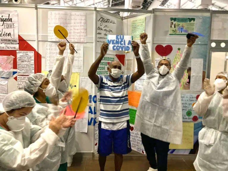 HANGAR – Alta de paciente recuperado da Covid-19 no Hospital de Campanha do Hangar, em Belém (PA).