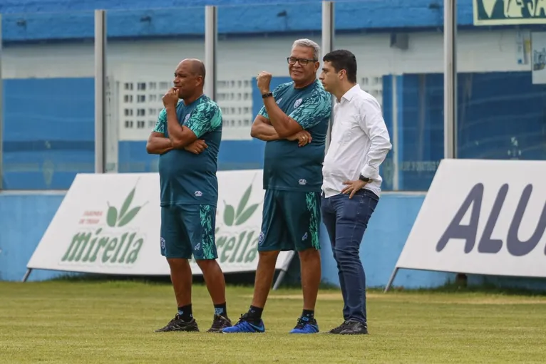 Segundo informações de bastidores à época, Hélio se desentendeu com Felipe Albuquerque.