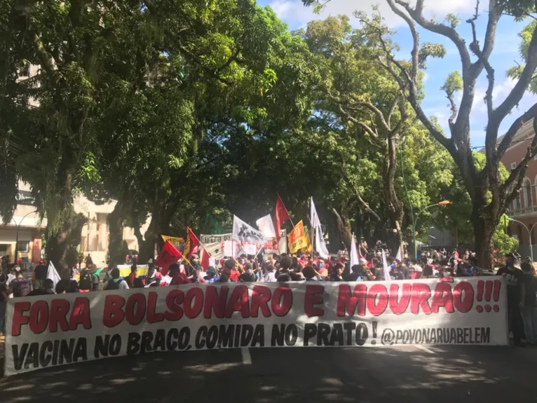 Manifestação contra Bolsonaro chega em São Brás