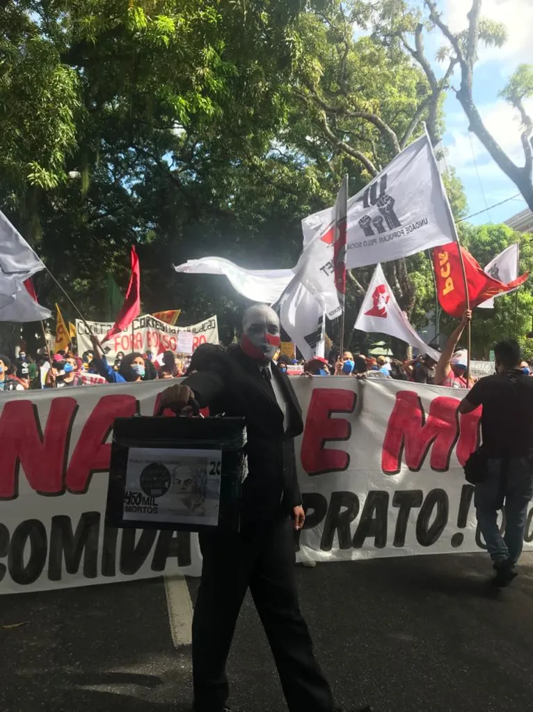 Manifestação contra Bolsonaro chega em São Brás