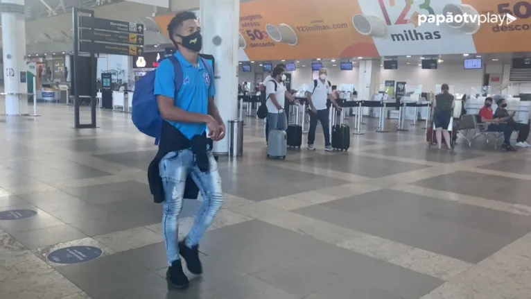 Marlon carrega a 10 bicolor e tem a missão, junto com o restante do grupo, de garantir o acesso à Série B do Brasileiro.