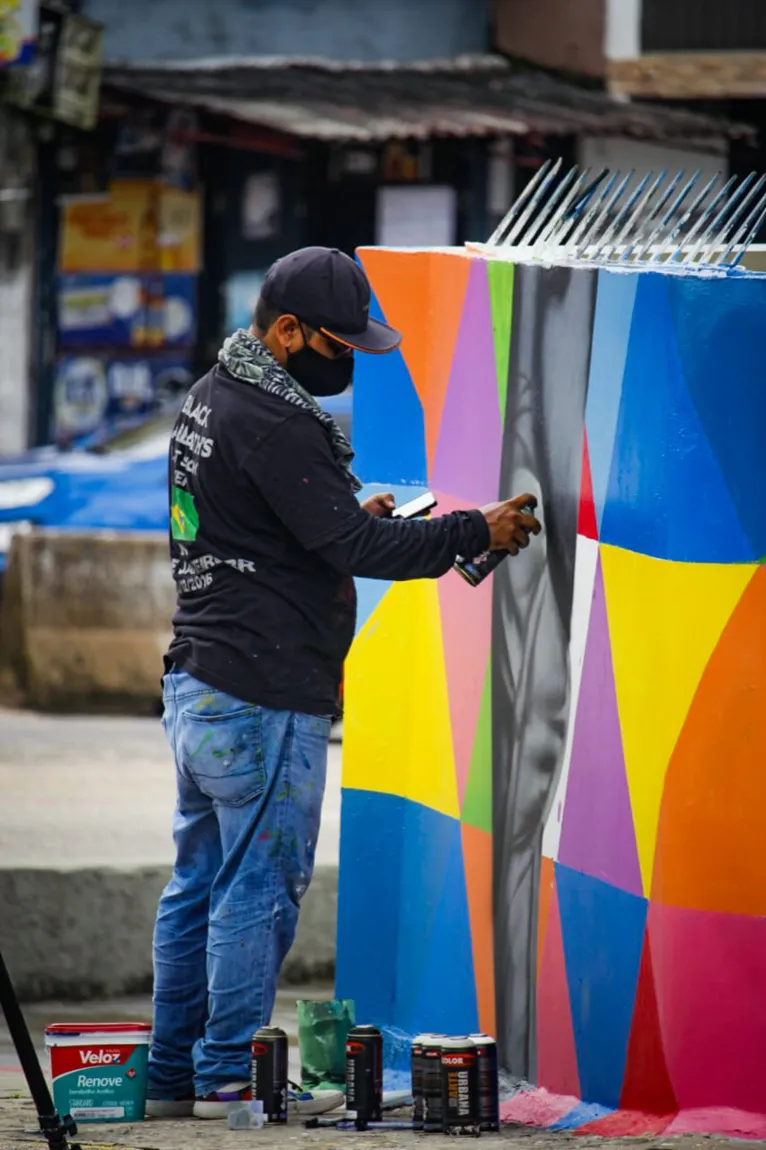Grafite traz nova identidade a cenário urbano da cidade