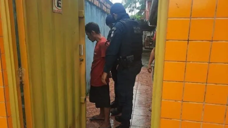 Polícia deteve Antônio Lima ao perceber tumulto em frente a uma residência