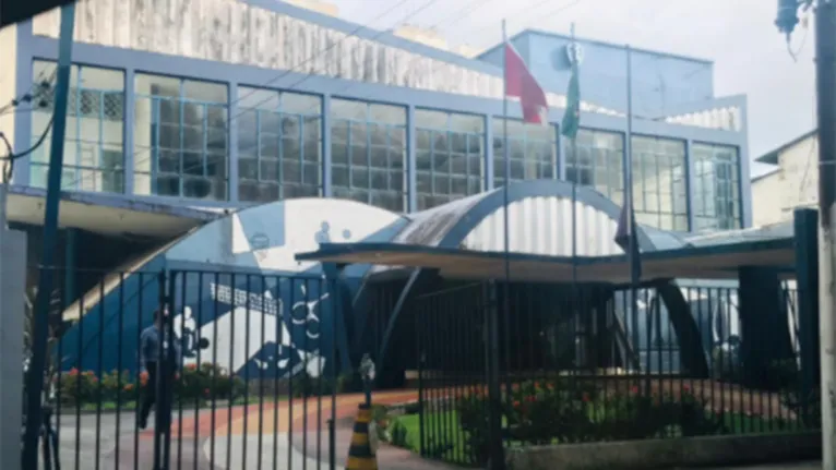 Bandeira do Remo a meio mastro na sede em homenagem a Manoel Ribeiro