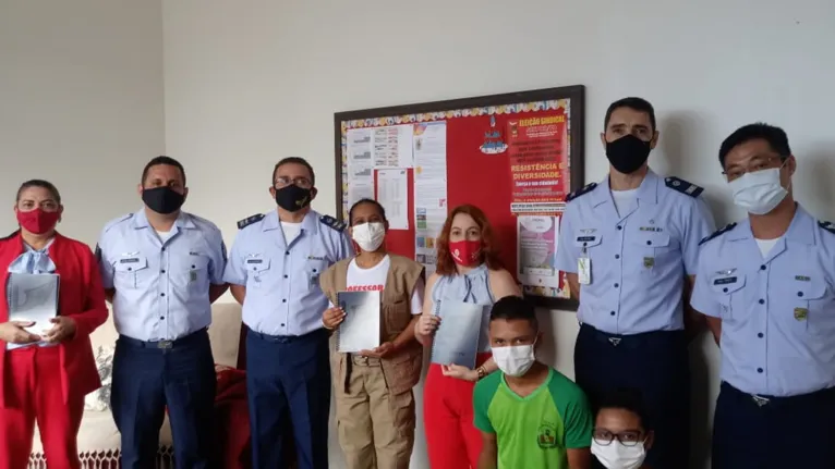 Palestra com coordenadores da escola e membros da Força Aérea Brasileira (FAB). 
