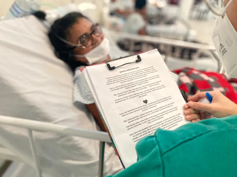 A mãe ficou super emocionada