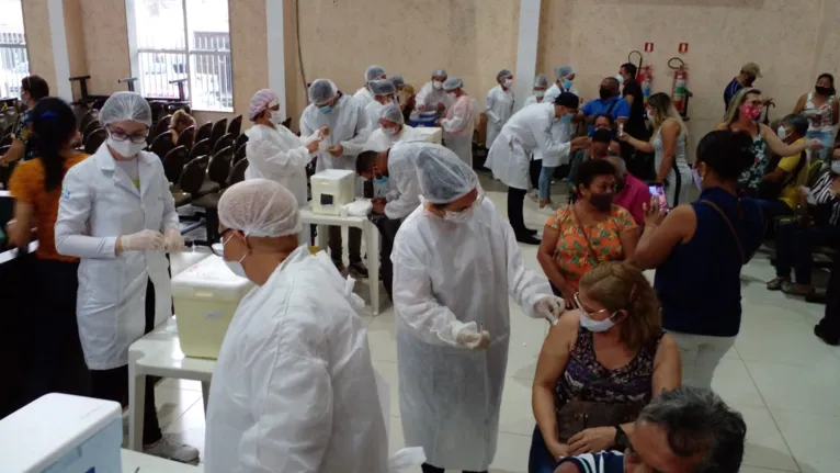 Posto de vacinação em Ananindeua lota com alta procura