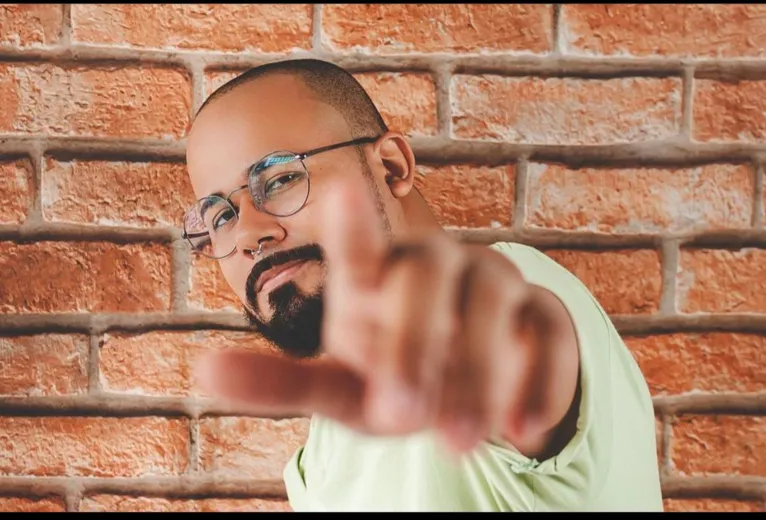 Igor traz o bom humor das redes sociais dele agora em formato de podcast