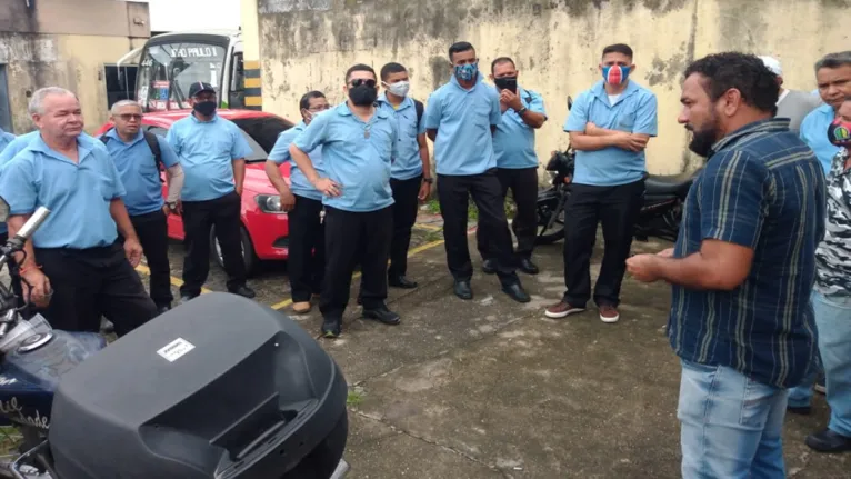 Reunião entre sindicato e trabalhadores acontece antes do encontro com a Semob. 
