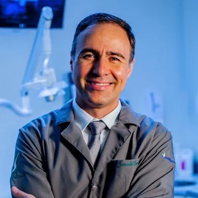 Fernando Reyer é empresário e dentista.