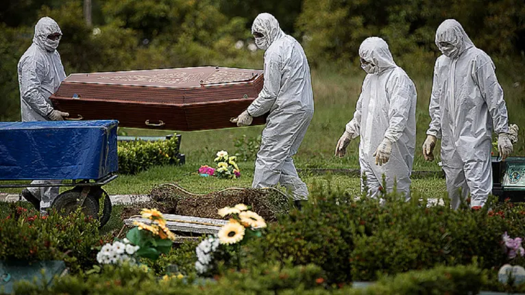 Triste marca: 400 mil mortos em 14 meses de pandemia