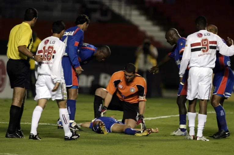 Imagens fortes! Vídeo mostra jogadores que morreram em campo