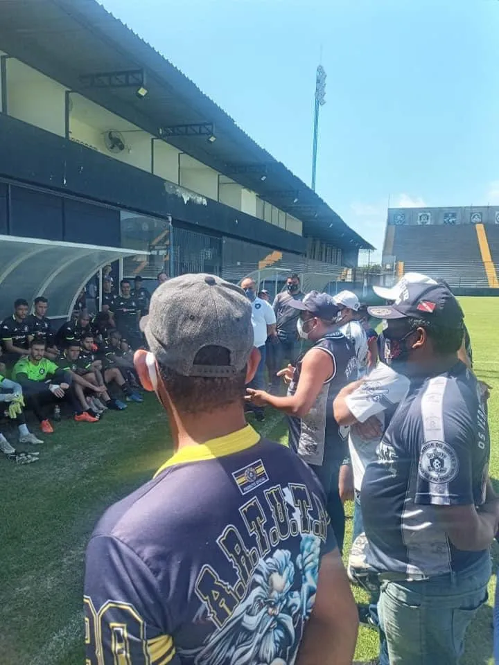 Torcedores do Remo vão ao Baenão para cobrar jogadores