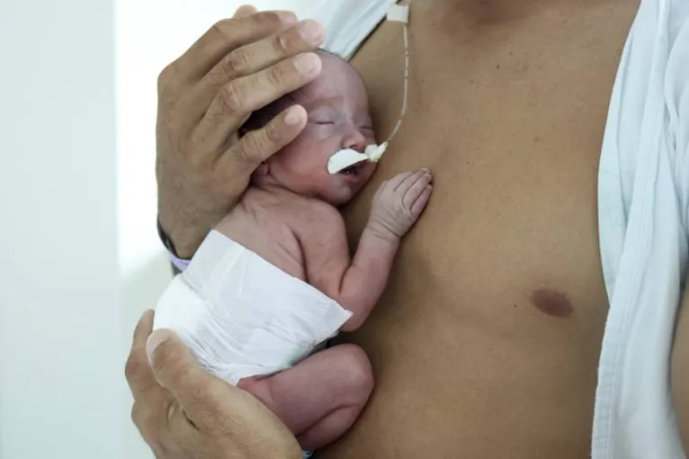 Mãe vence a covid-19 e reencontra filhos gêmeos no Pará
