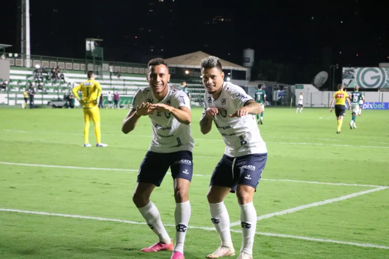 Gorne bateu no meio do gol e deixou tudo igual na Serrinha.