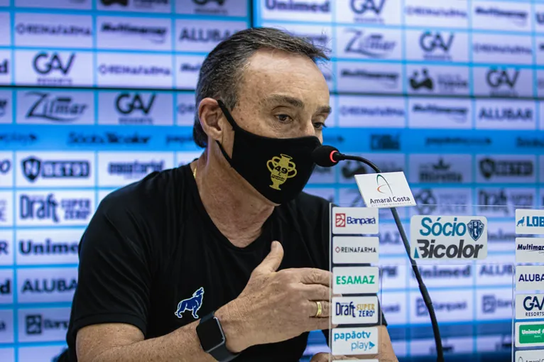 Apresentação do técnico Roberto Fonseca.