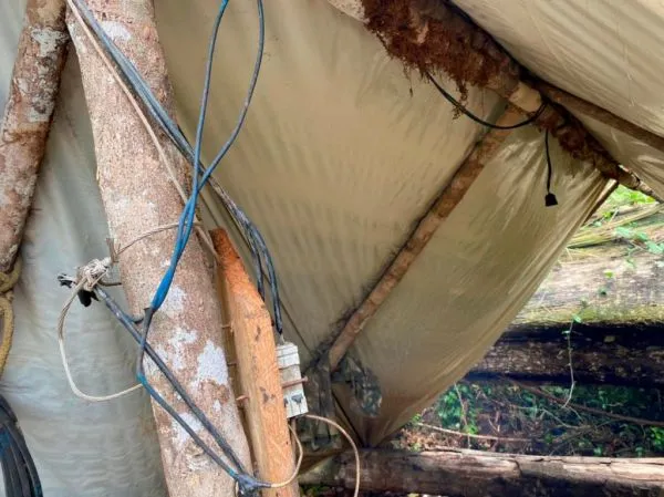 Duas pessoas são resgatadas e 16 fogem de garimpo ilegal