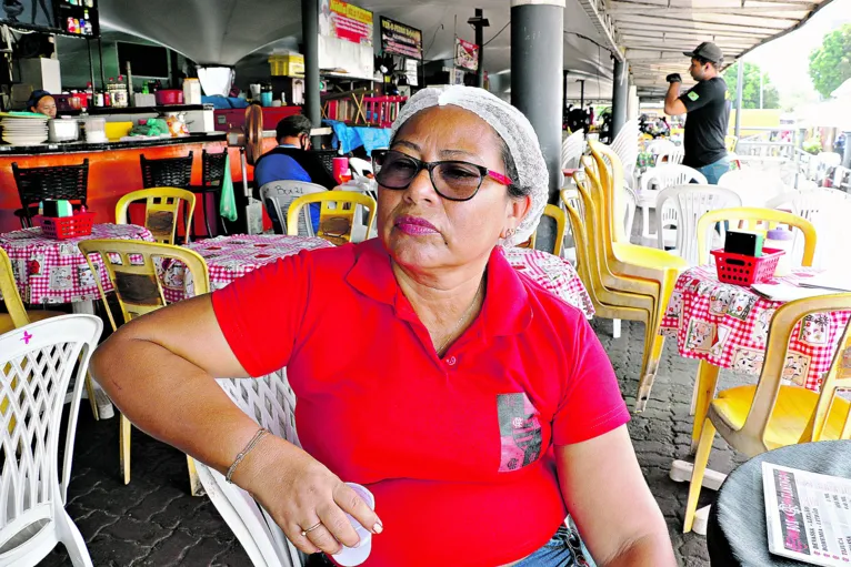 Aldaleia diz que precisa trocar o gás a cada 4 dias e reforça que a única saída é pechinchar

