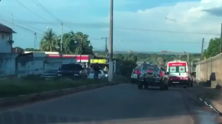 Homem tem surto psicótico e apedreja ambulância no Pará 