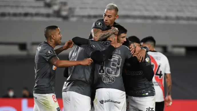 Galo joga pelo empate na partida de volta