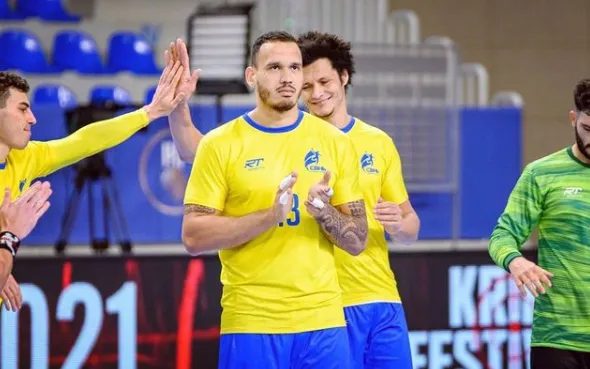 Rogério em jogo pela seleção brasileira de Handebol.