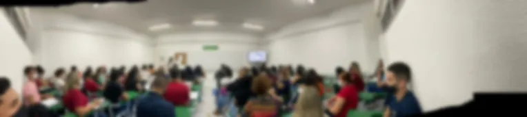 No material da denúncia, enviado ao Dol, fotos mostram alunos acomodados sem o devido distanciamento social na sala da Unama.