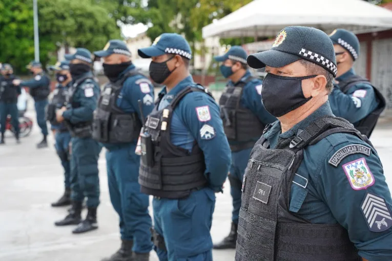 Mais de 300 policiais militares participam da operação 