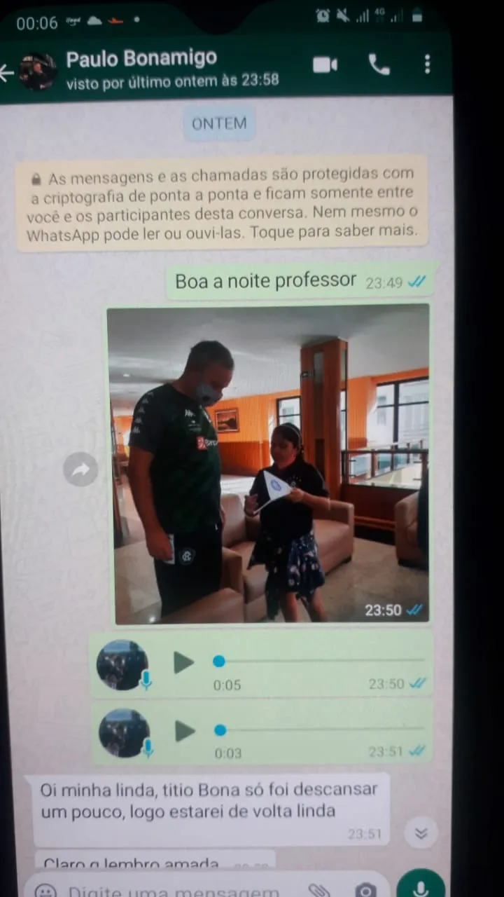 Bonamigo dizendo um "até logo".