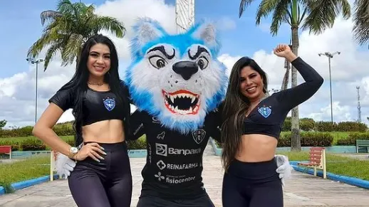 O Lobo é o mascote oficial do Paysandu, constando no Art.13 do Estatuto do Clube.