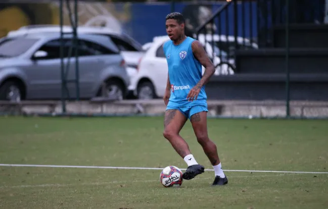 Luan pode pintar na vaga de Robinho no ataque.