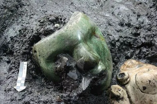 A máscara verde encontrada na Pirâmide do Sol, em Teotihuacan, no México